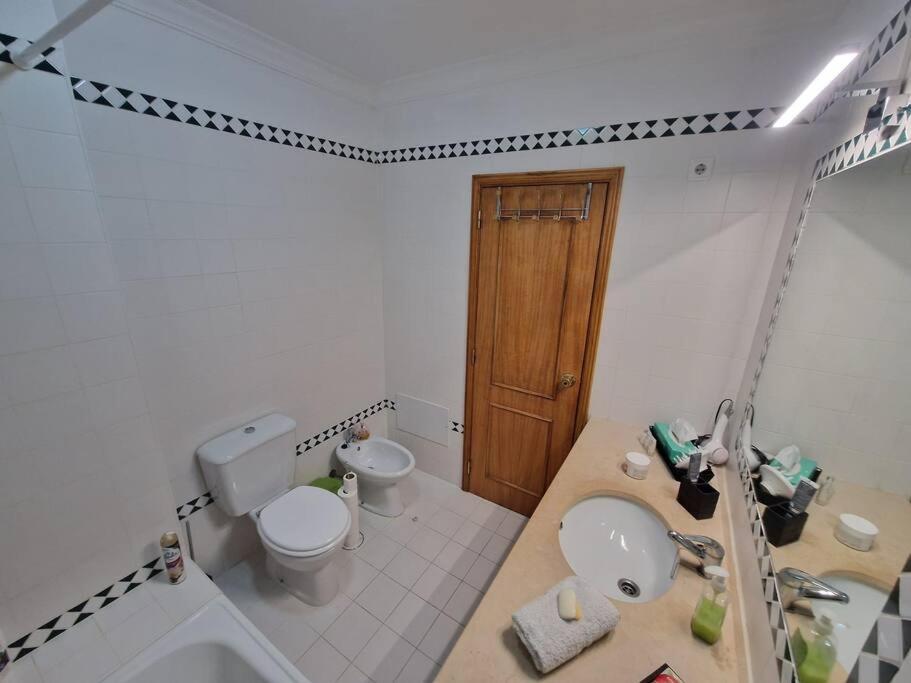 Charming Beachside Apartment- The Perfect Getaway! Albufeira Exterior foto