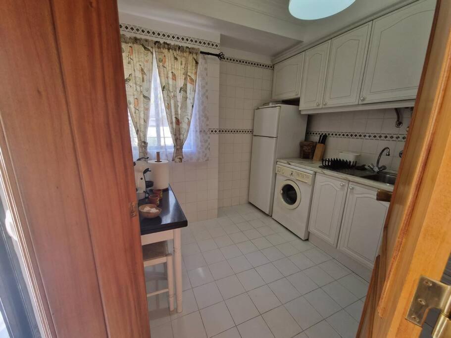 Charming Beachside Apartment- The Perfect Getaway! Albufeira Exterior foto