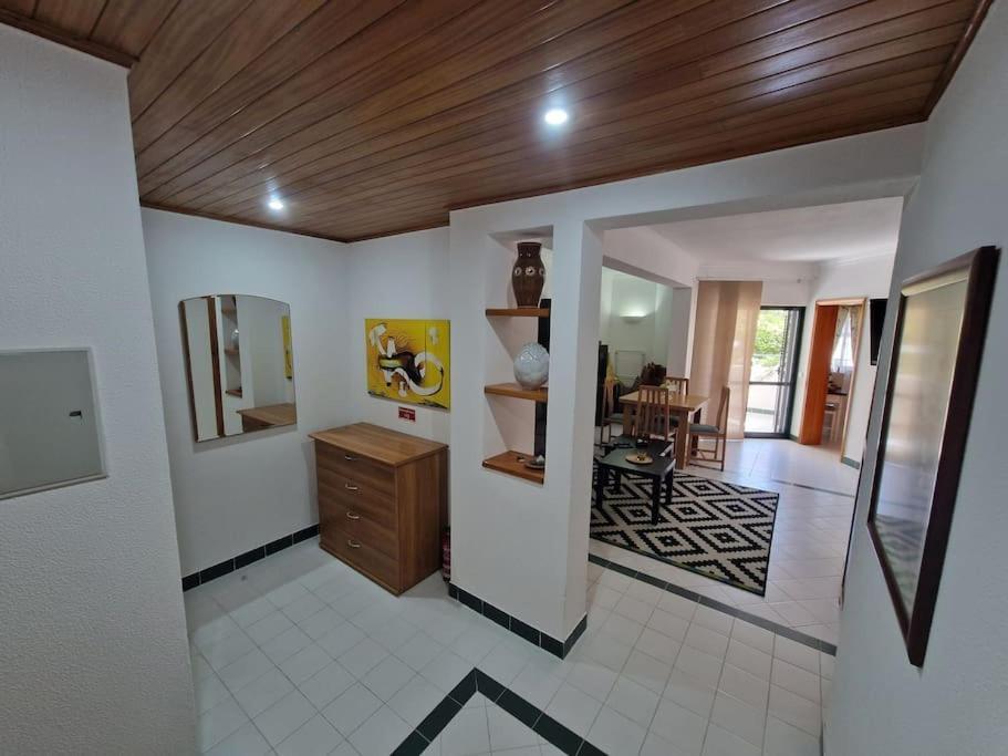 Charming Beachside Apartment- The Perfect Getaway! Albufeira Exterior foto
