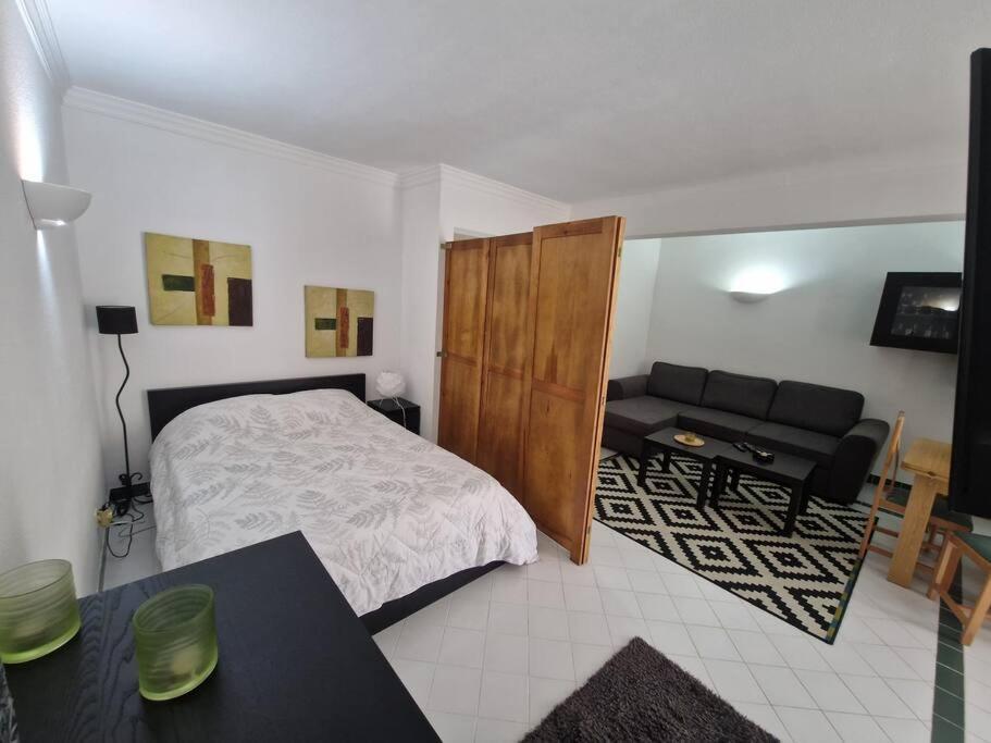 Charming Beachside Apartment- The Perfect Getaway! Albufeira Exterior foto